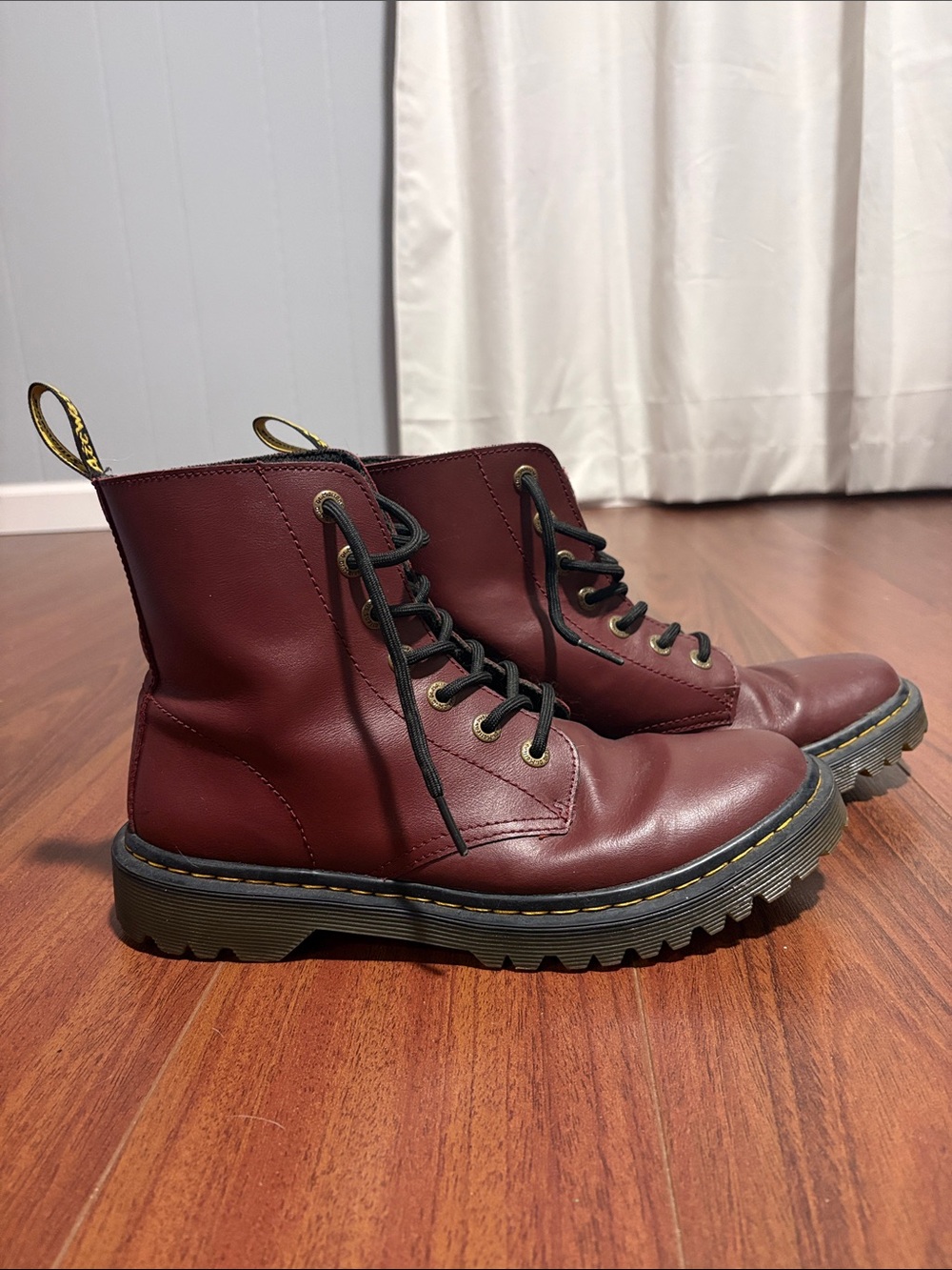 Women’s Dr Martens Luana Boots in Maroon Size 10